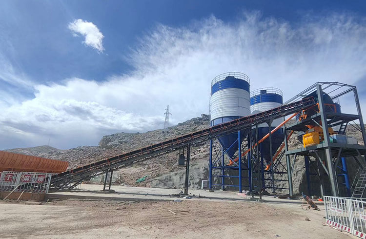 https://www.chand-machinery.com/wp-content/uploads/2024/10/hzs120-concrete-mixing-station-3.jpg