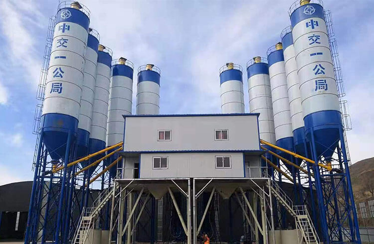 https://www.chand-machinery.com/wp-content/uploads/2024/10/hzs180-concrete-mixing-station-2.jpg