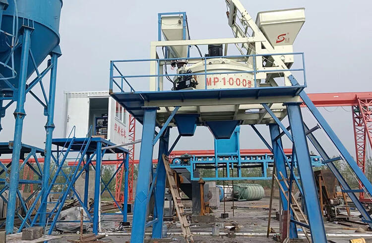 https://www.chand-machinery.com/wp-content/uploads/2024/10/mp1000-vertical-shaft-planetary-mixer-3.jpg