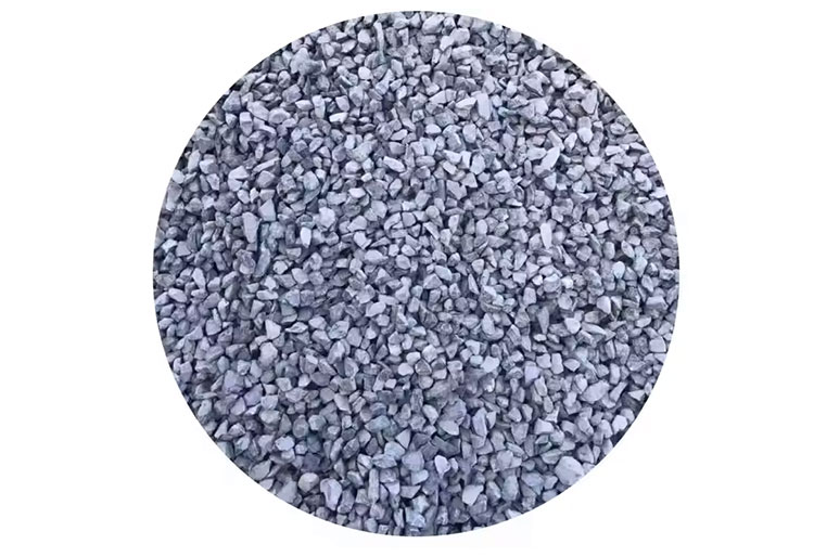 What are the main requirements for the quality of good gravel in concrete